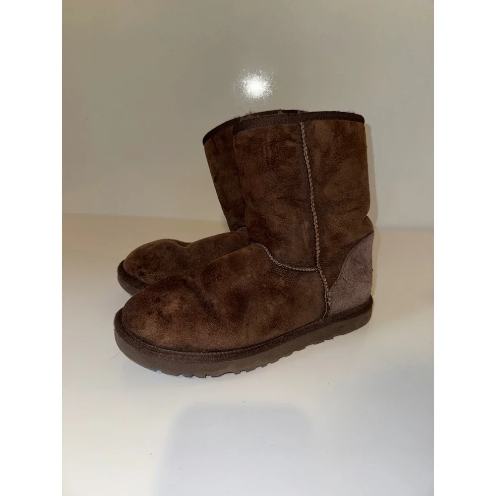 UGG Australia Classic Short Sheepskin Boots Chocolate Brown Womens 9 Suede